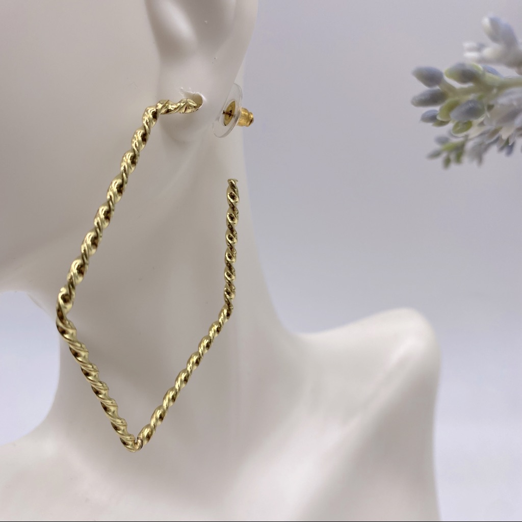 Area Bloomingdales Twisted Gold Tone Retro Rectangle Hoops Earrings New 17$
